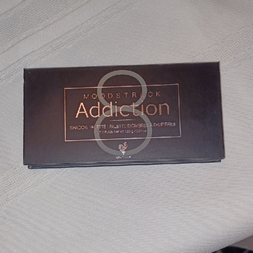 Younique Moodstruck Addiction Eyeshadow Palette 8